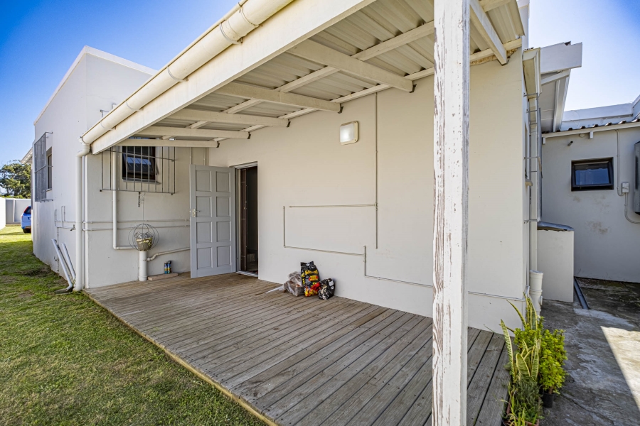 4 Bedroom Property for Sale in Summerstrand Eastern Cape